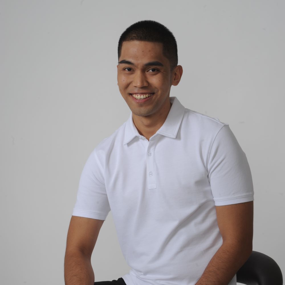 A tall slim man wearing a white plain tall polo shirt.